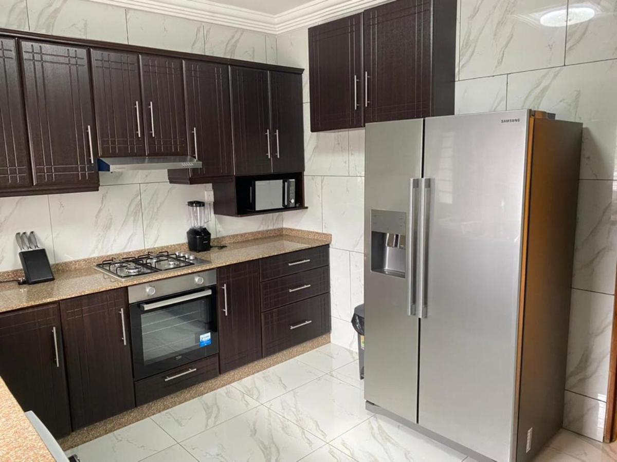 After 5 Apartment 1- 3 Spacious En-Suite Bedrooms Freetown Ngoại thất bức ảnh