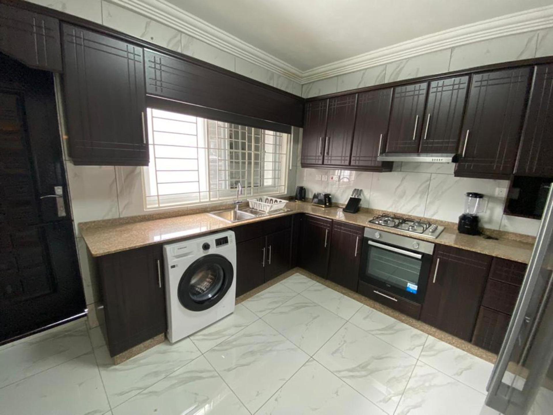 After 5 Apartment 1- 3 Spacious En-Suite Bedrooms Freetown Ngoại thất bức ảnh